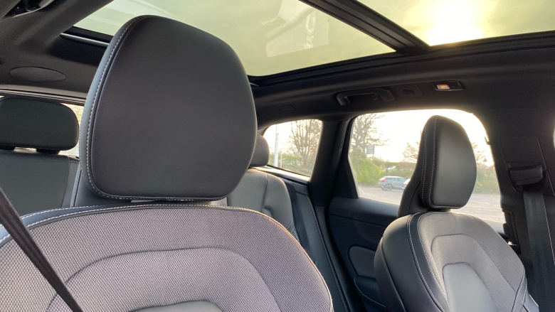 Volvo XC60 2.0 T6 [350] RC PHEV Plus Dark 5dr AWD Geartronic Estate